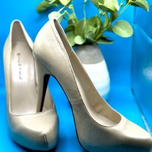 Michael High Heel leather cream tan pumps